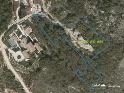 Sveti Stefan Yakınında 7.715 m² Arazi, Yapılar ve Tamamlanmamış İnşaat